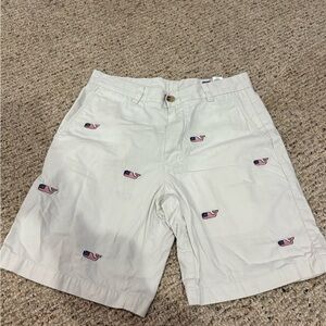 Vineyard Vines White Shorts with Embroidered USA Whales